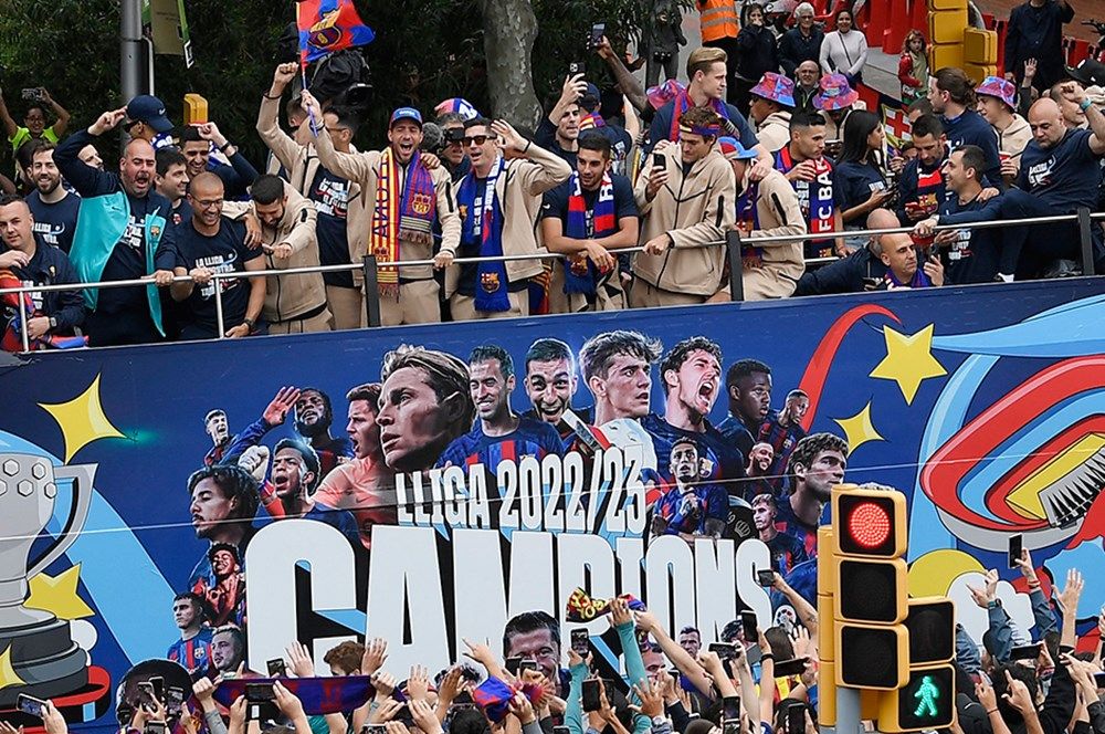 Barcelona'da La Liga şampiyonluğu coşkuyla kutlandı! 8