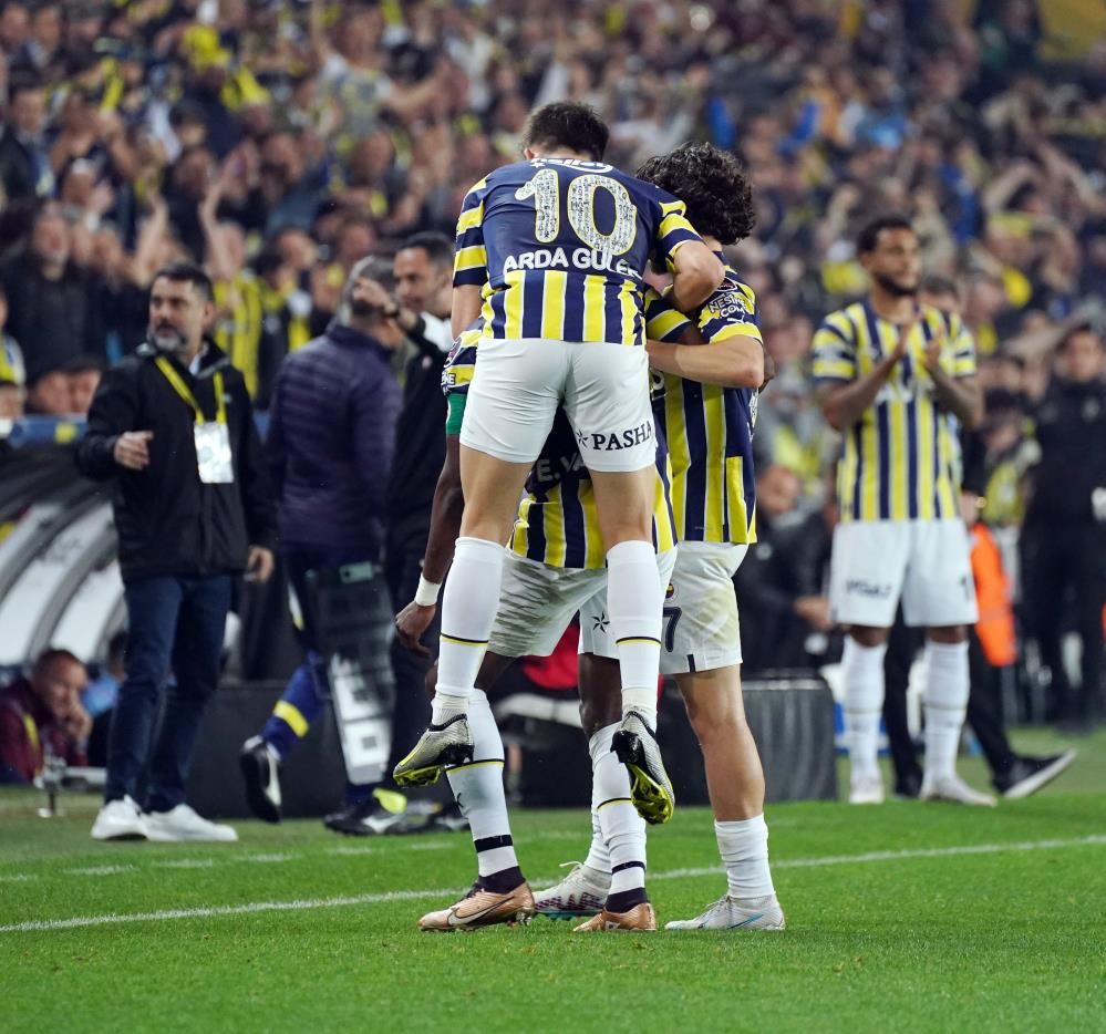 Fenerbahçe bombayı Barcelona'dan patlattı! İşte o isim... 16