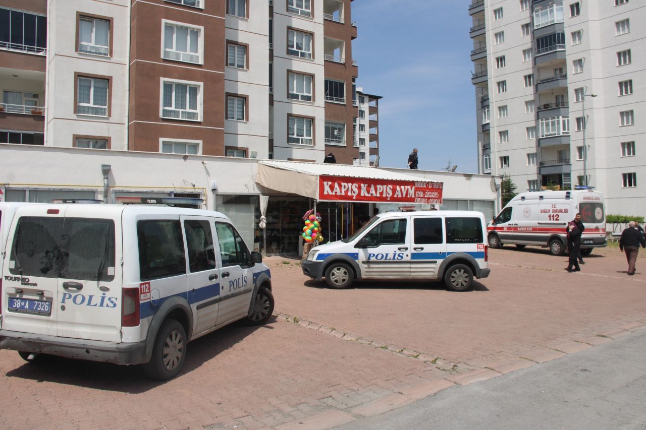 Çocuğunu kurtarmak isterken, kucağındaki diğer çocuğuyla 13. kattan düştü: 3 ölü 4