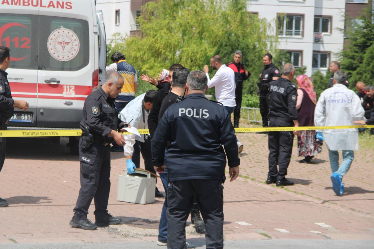 Çocuğunu kurtarmak isterken, kucağındaki diğer çocuğuyla 13. kattan düştü: 3 ölü 7