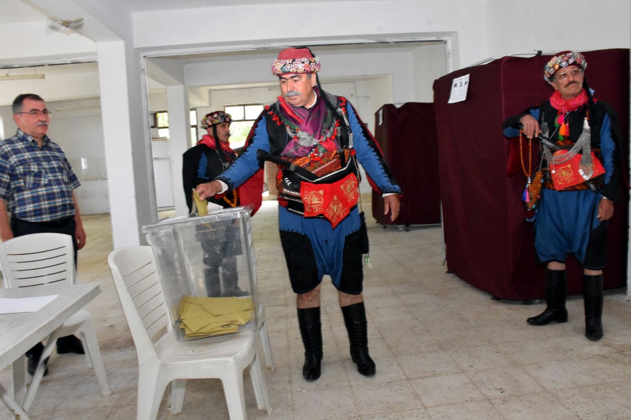 Yurttan ilginç seçim manzaraları: Renkli görüntüler ortaya çıktı 6