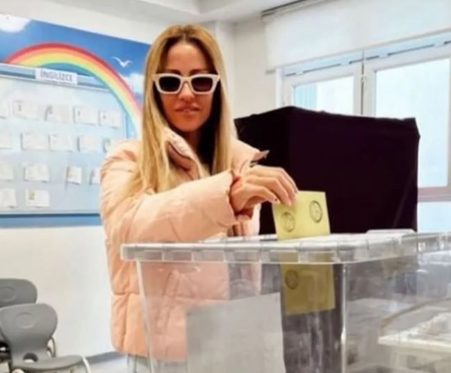 Sezen Aksu mührü elinde unuttu, Serenay Sarıkaya tarzıyla dikkat çekti 7