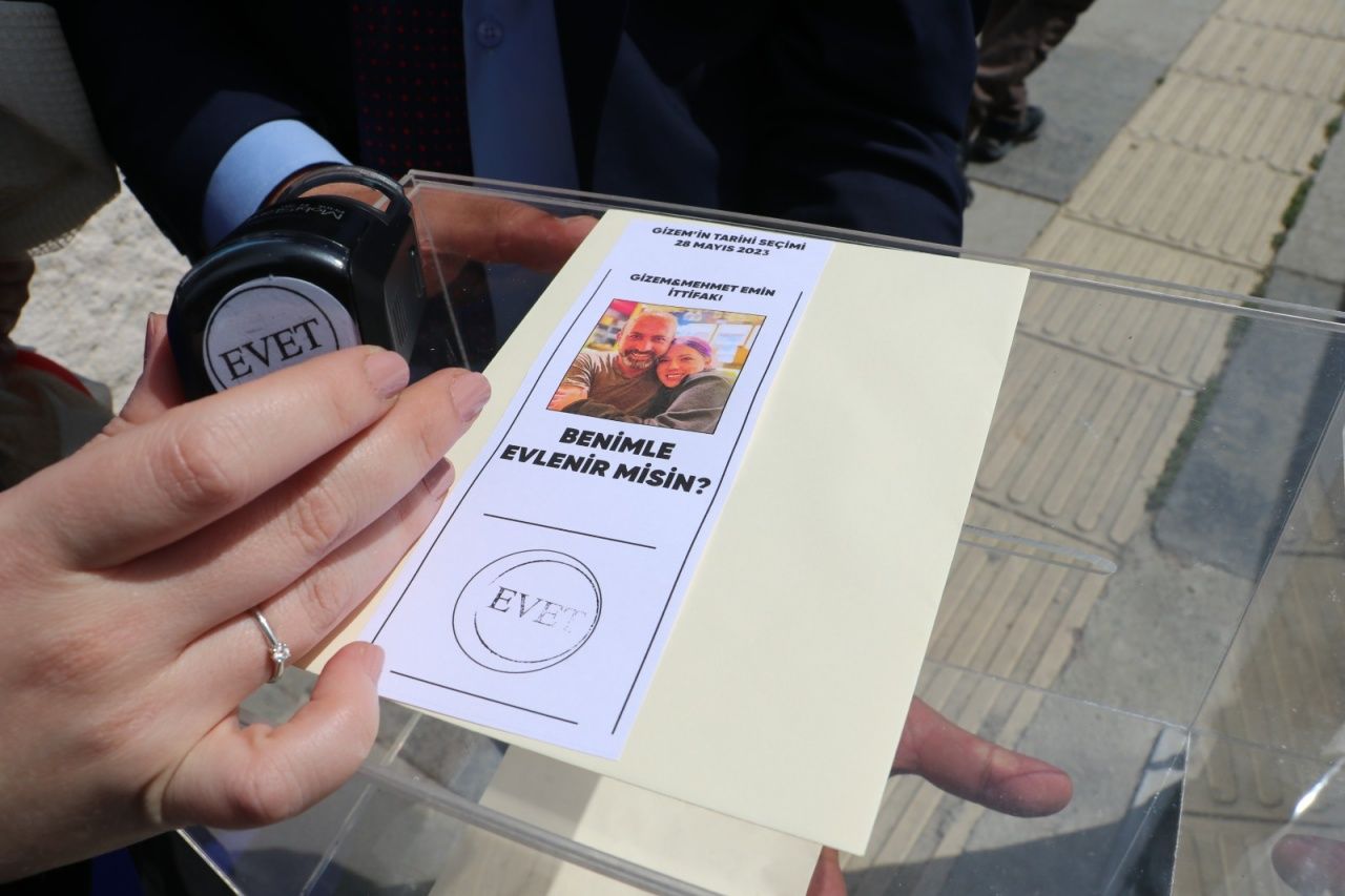 Sandık başında özel oy pusulası ile evlilik teklifi 5