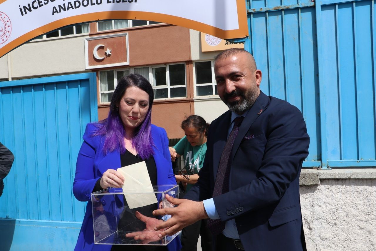 Sandık başında özel oy pusulası ile evlilik teklifi 1