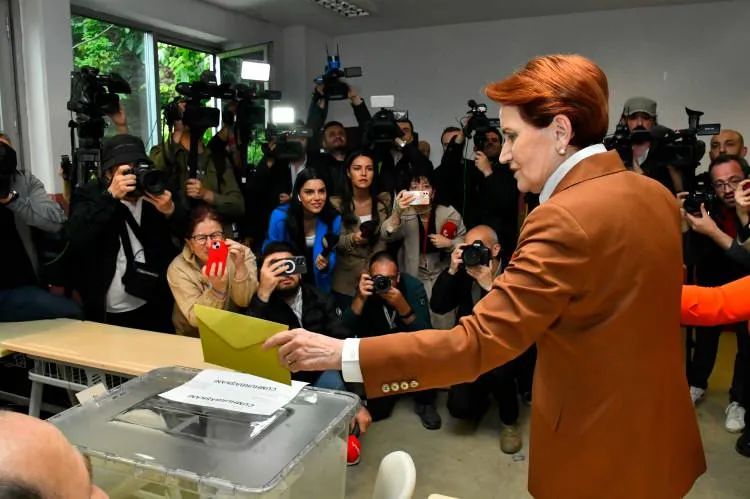 Türkiye seçimini yaptı! İşte liderlerin sandığında çıkan oy sonuçları... 14
