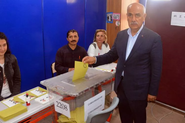 Türkiye seçimini yaptı! İşte liderlerin sandığında çıkan oy sonuçları... 9