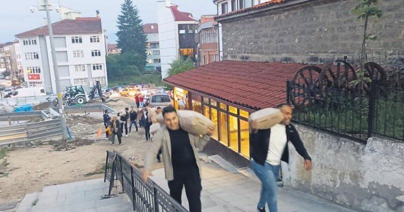 "Erdoğan kazanırsa heykelini dikerim" demişti! AK Parti Bolu Gençlik Kolları'ndan Tanju Özcan'a 10 torba çimento! 2