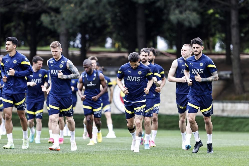 Fenerbahçe'de sevindiren ayrılık! Sosyal medyadan açıklandı 1