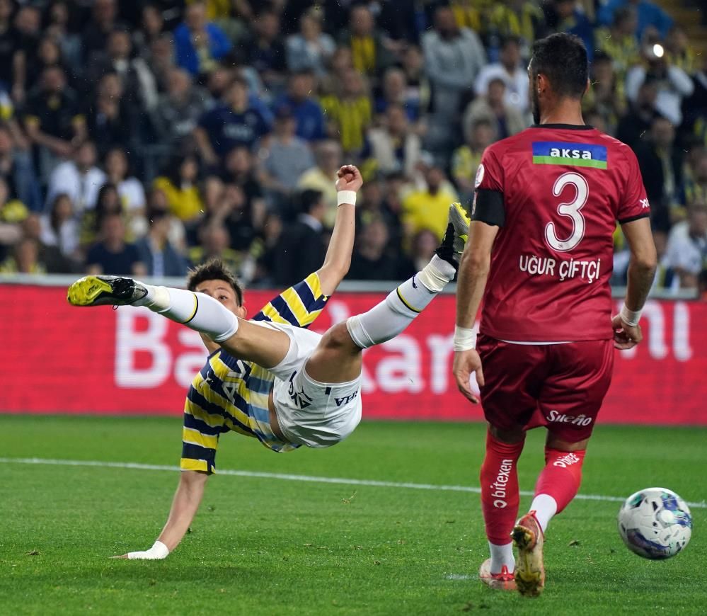 Fenerbahçe'de sevindiren ayrılık! Sosyal medyadan açıklandı 10