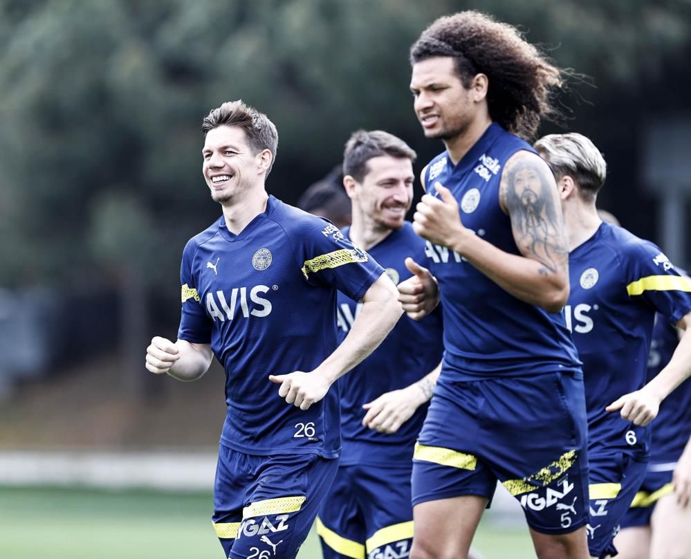 Fenerbahçe'de sevindiren ayrılık! Sosyal medyadan açıklandı 2