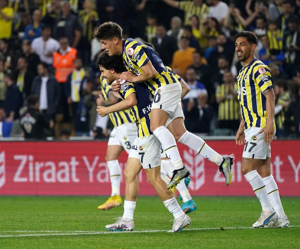Fenerbahçe'de sevindiren ayrılık! Sosyal medyadan açıklandı 7