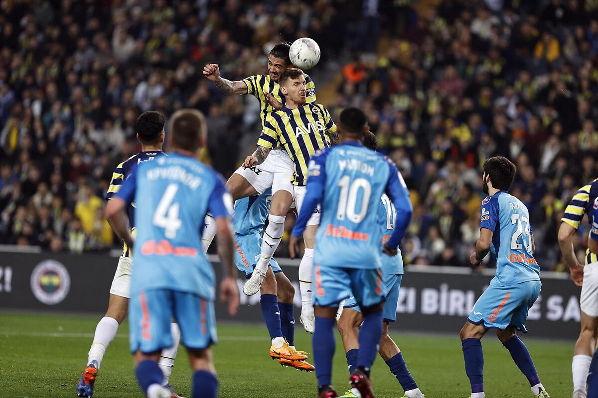 Fenerbahçe'de sevindiren ayrılık! Sosyal medyadan açıklandı 12