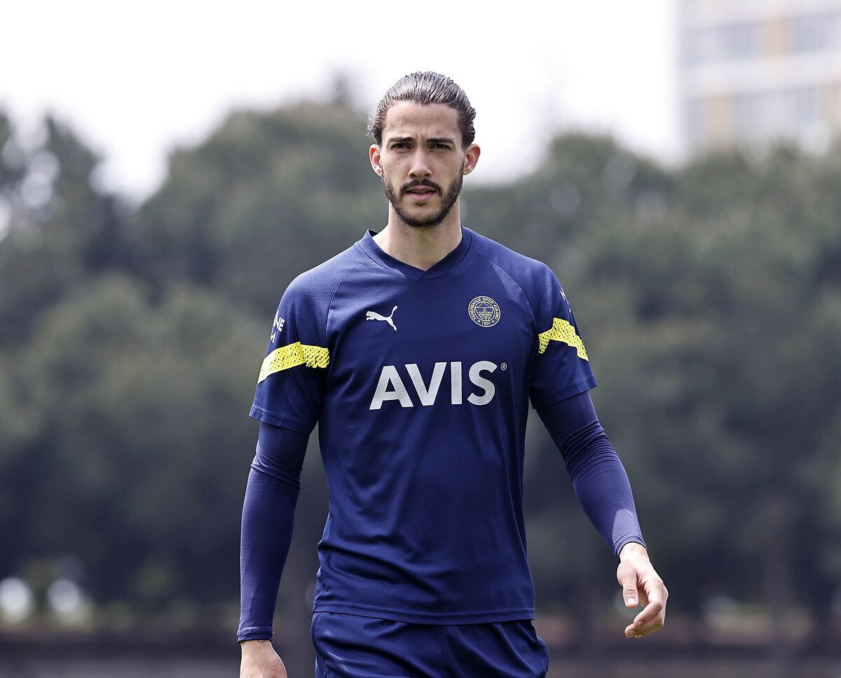 Fenerbahçe'de sevindiren ayrılık! Sosyal medyadan açıklandı 14