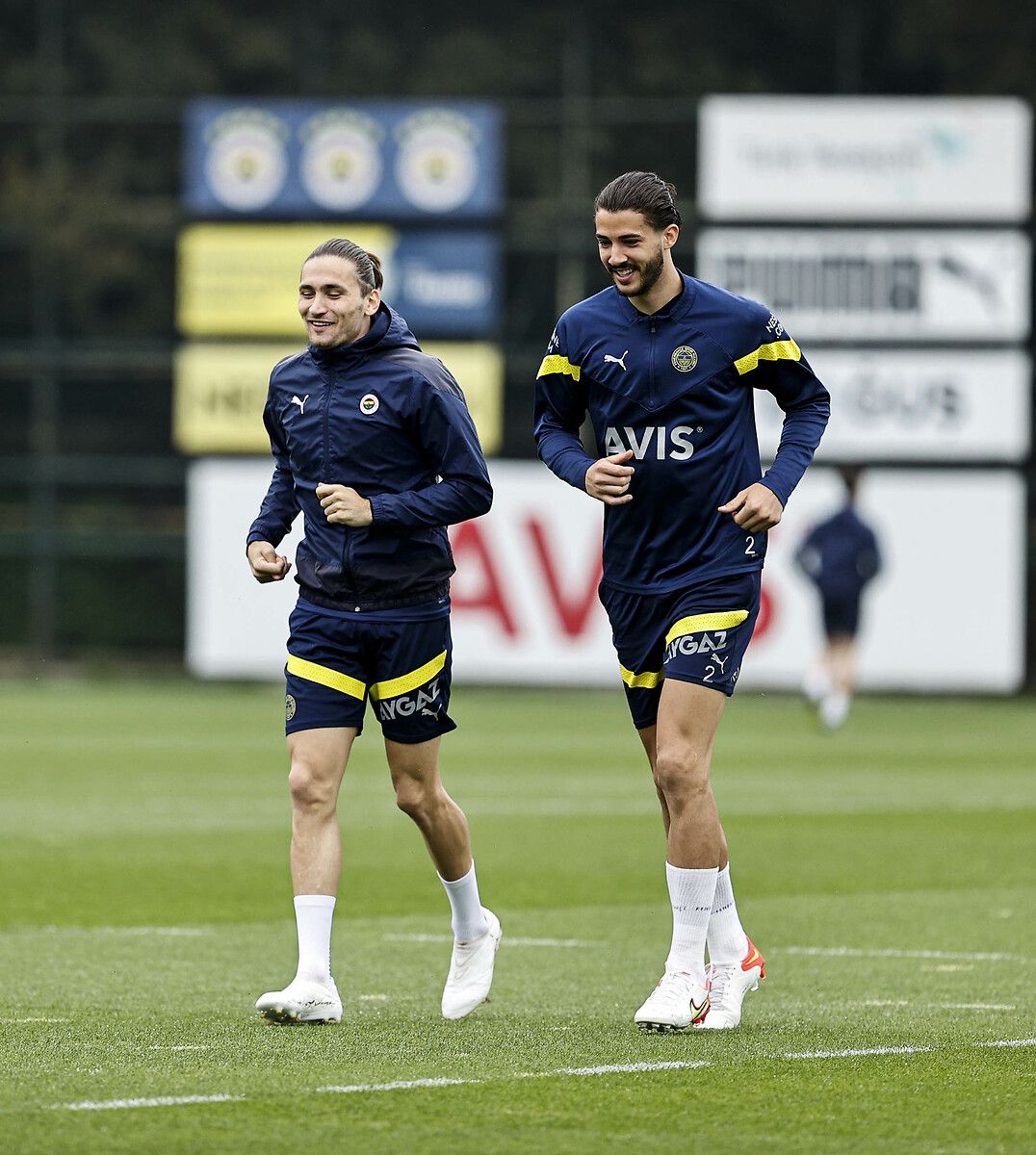 Fenerbahçe'de sevindiren ayrılık! Sosyal medyadan açıklandı 16