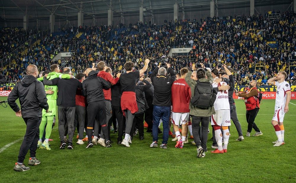 Ankara sarı-kırmızı! İşte Galatasaraylı futbolcuların şampiyonluk sevinci... 10