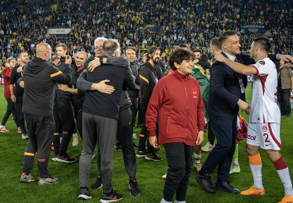 Ankara sarı-kırmızı! İşte Galatasaraylı futbolcuların şampiyonluk sevinci... 11