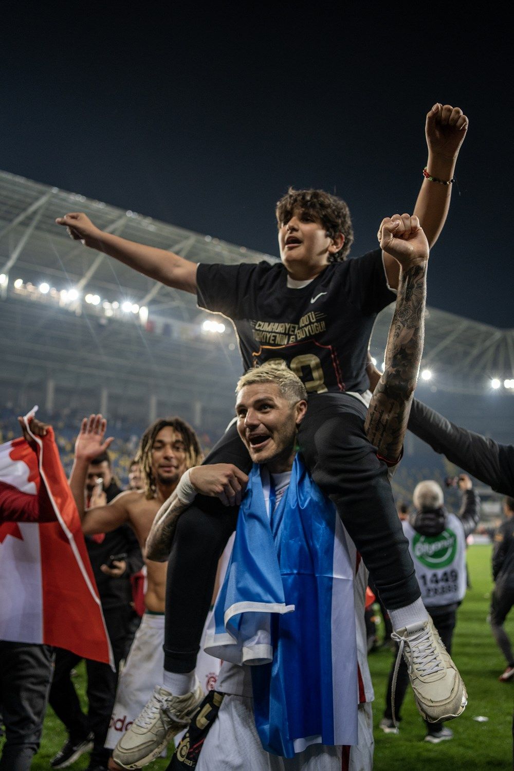 Ankara sarı-kırmızı! İşte Galatasaraylı futbolcuların şampiyonluk sevinci... 13