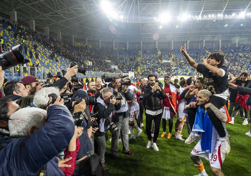 Ankara sarı-kırmızı! İşte Galatasaraylı futbolcuların şampiyonluk sevinci... 19