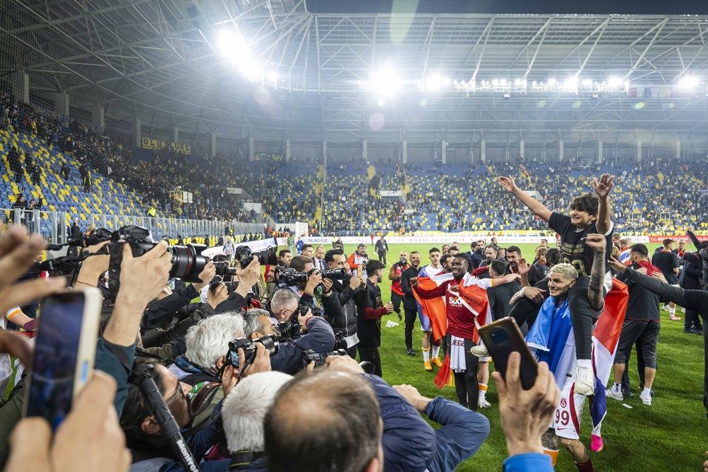 Ankara sarı-kırmızı! İşte Galatasaraylı futbolcuların şampiyonluk sevinci... 20
