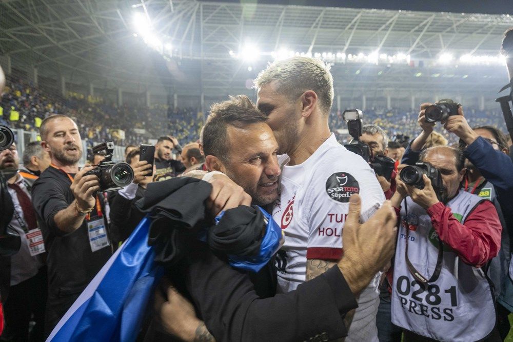 Ankara sarı-kırmızı! İşte Galatasaraylı futbolcuların şampiyonluk sevinci... 22