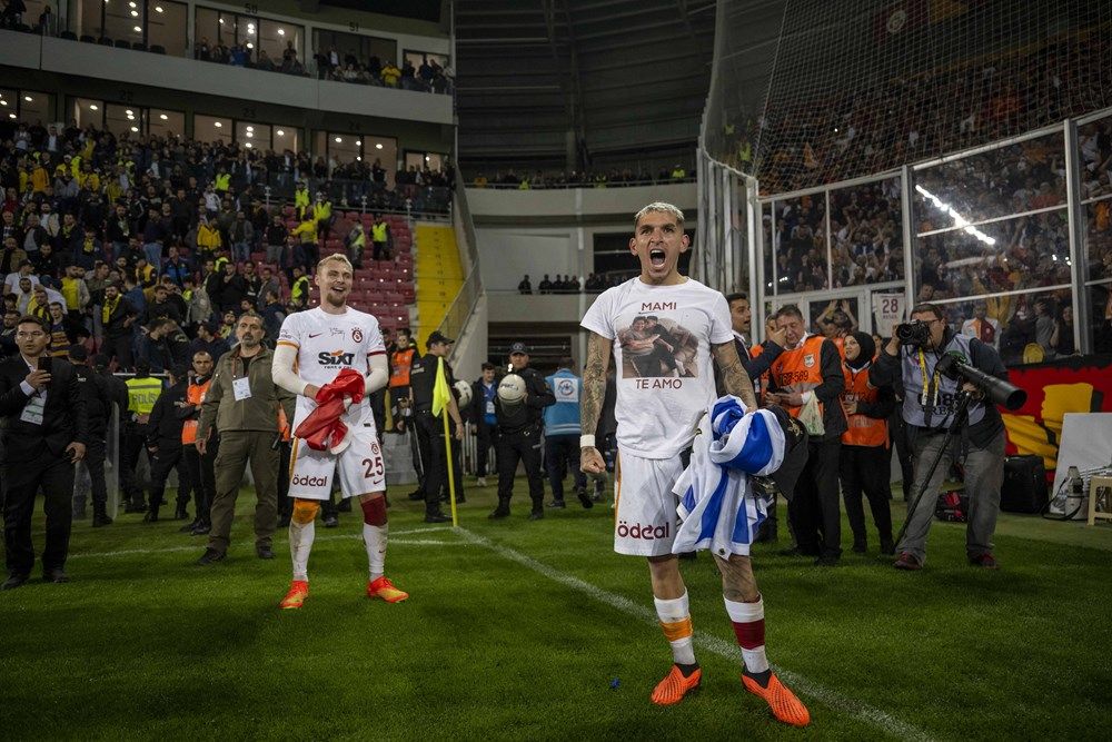 Ankara sarı-kırmızı! İşte Galatasaraylı futbolcuların şampiyonluk sevinci... 28