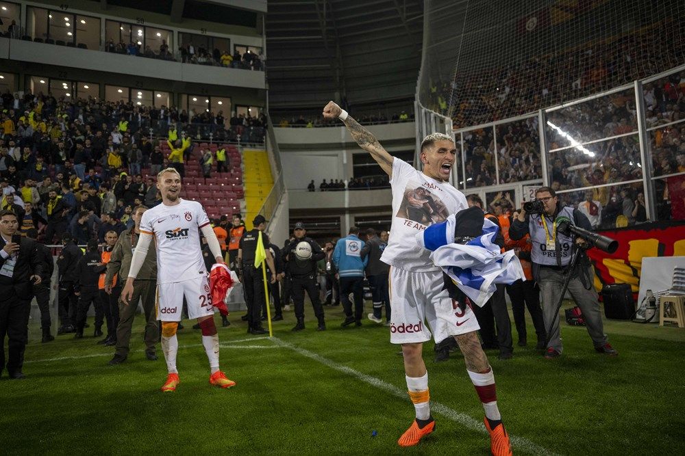 Ankara sarı-kırmızı! İşte Galatasaraylı futbolcuların şampiyonluk sevinci... 31