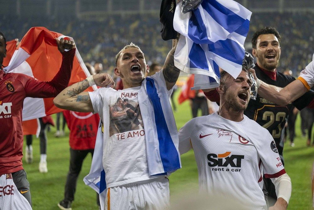 Ankara sarı-kırmızı! İşte Galatasaraylı futbolcuların şampiyonluk sevinci... 32
