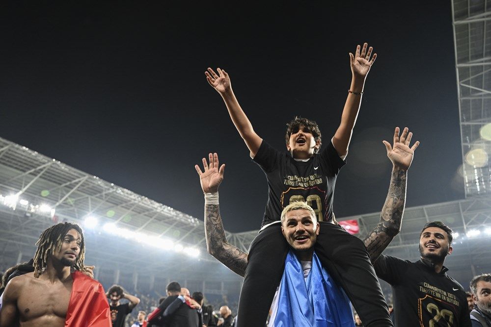 Ankara sarı-kırmızı! İşte Galatasaraylı futbolcuların şampiyonluk sevinci... 6