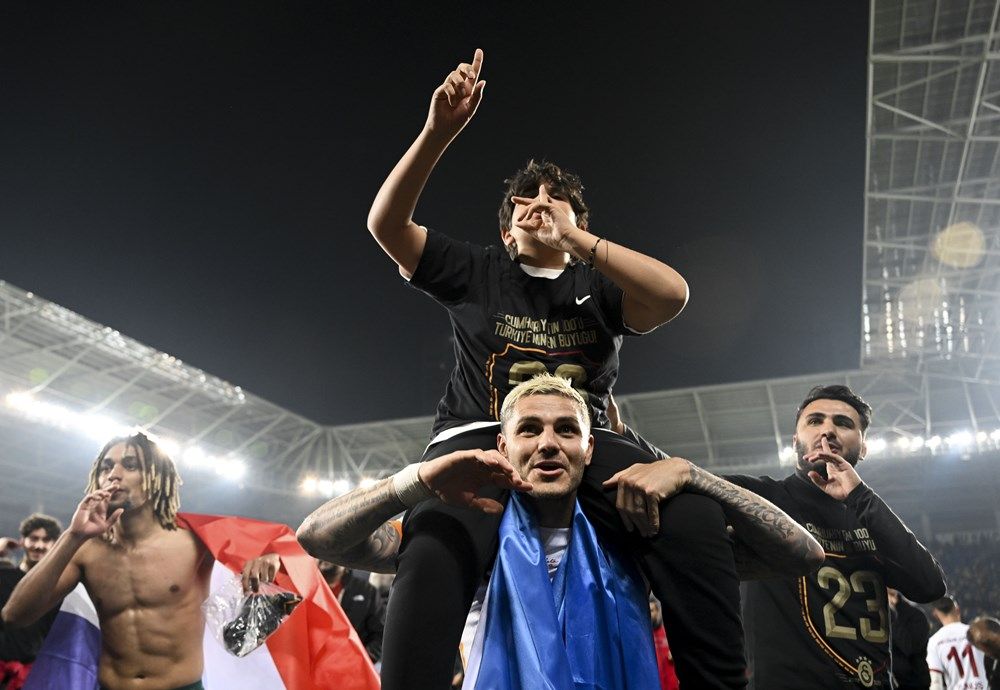 Ankara sarı-kırmızı! İşte Galatasaraylı futbolcuların şampiyonluk sevinci... 8