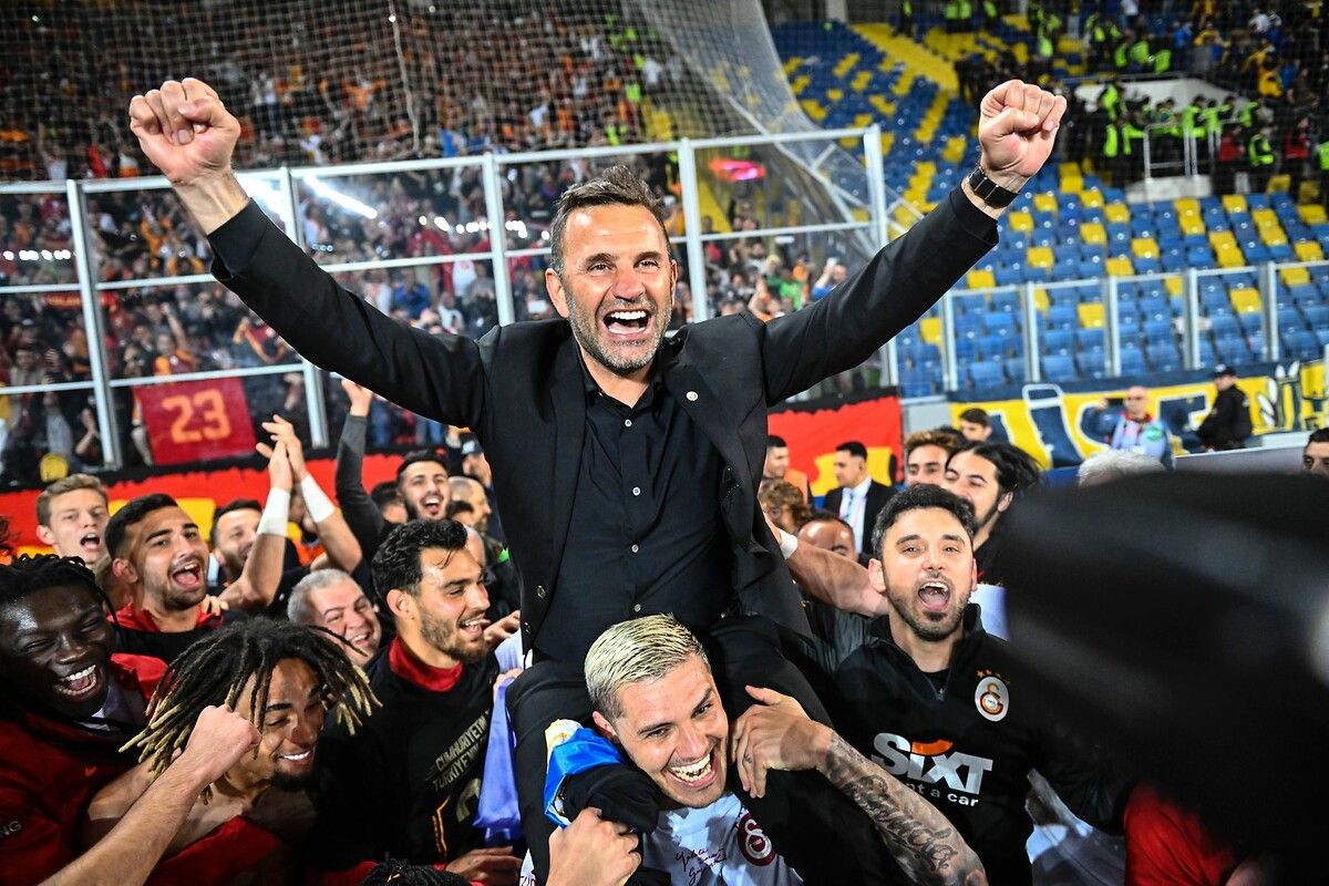 Galatasaraylı ünlüler şampiyonluğu böyle kutladı! 1