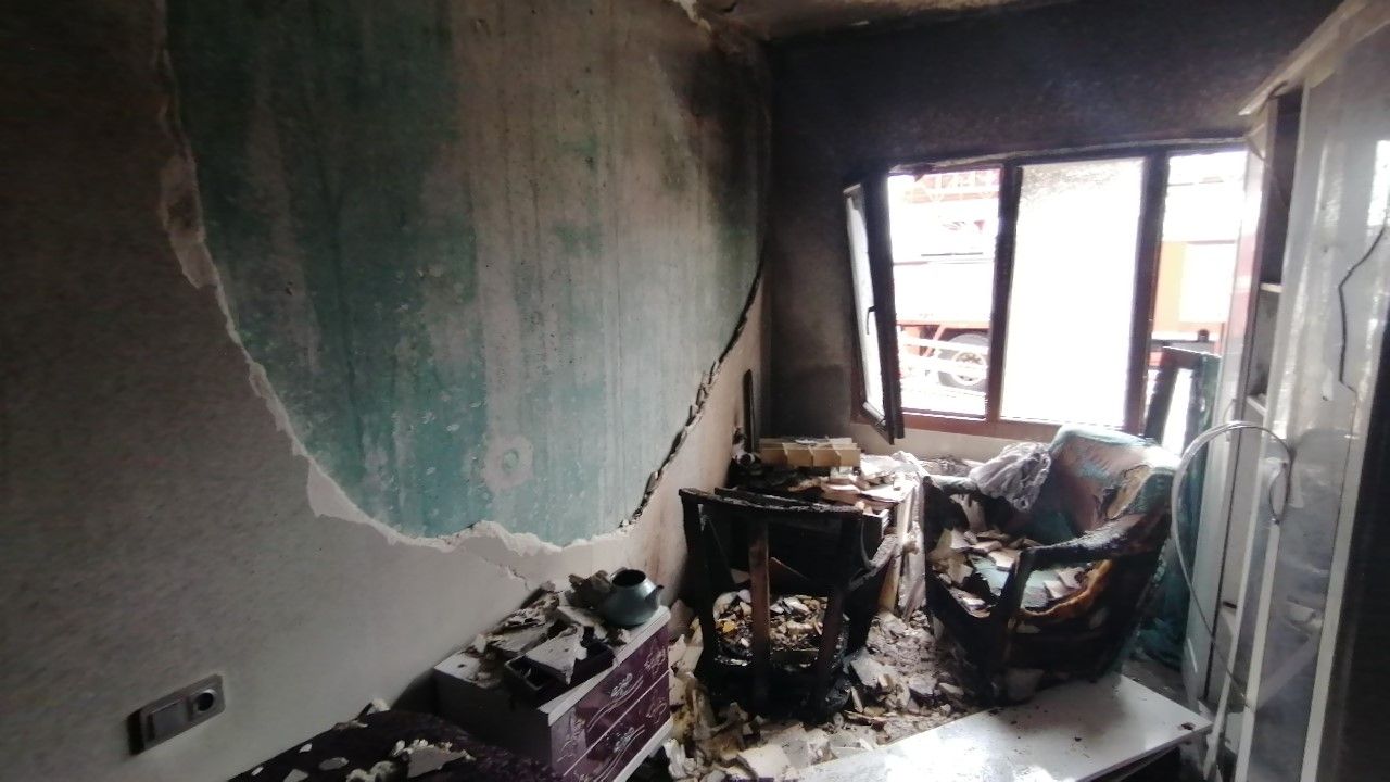 Şarjda bırakılan telefon bomba gibi patladı! Apartman yok oluyordu... 5