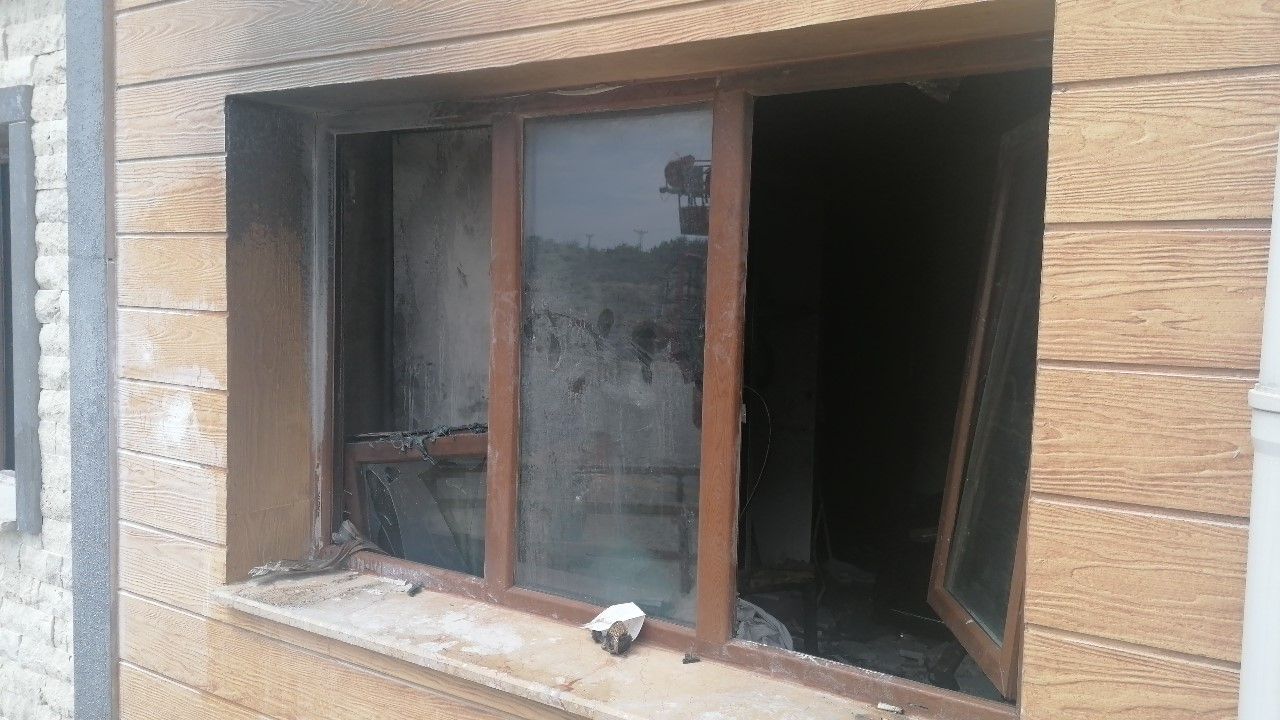 Şarjda bırakılan telefon bomba gibi patladı! Apartman yok oluyordu... 4
