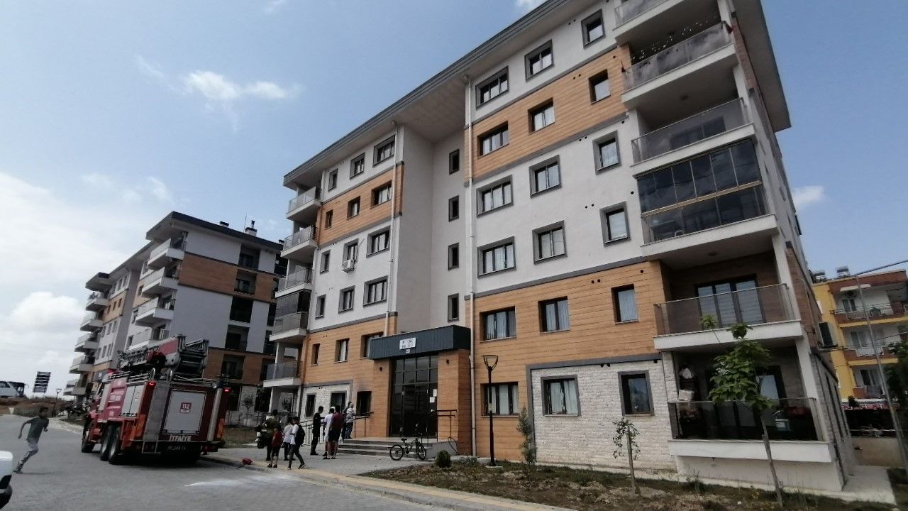 Şarjda bırakılan telefon bomba gibi patladı! Apartman yok oluyordu... 2