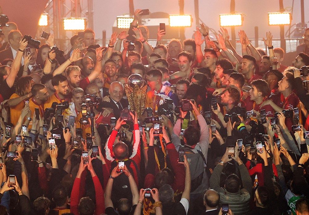 Şampiyon Galatasaray kupasına kavuştu! 10