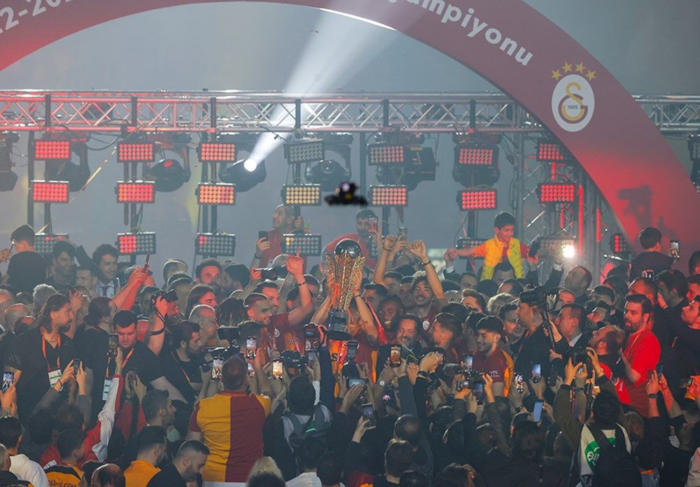 Şampiyon Galatasaray kupasına kavuştu! 12