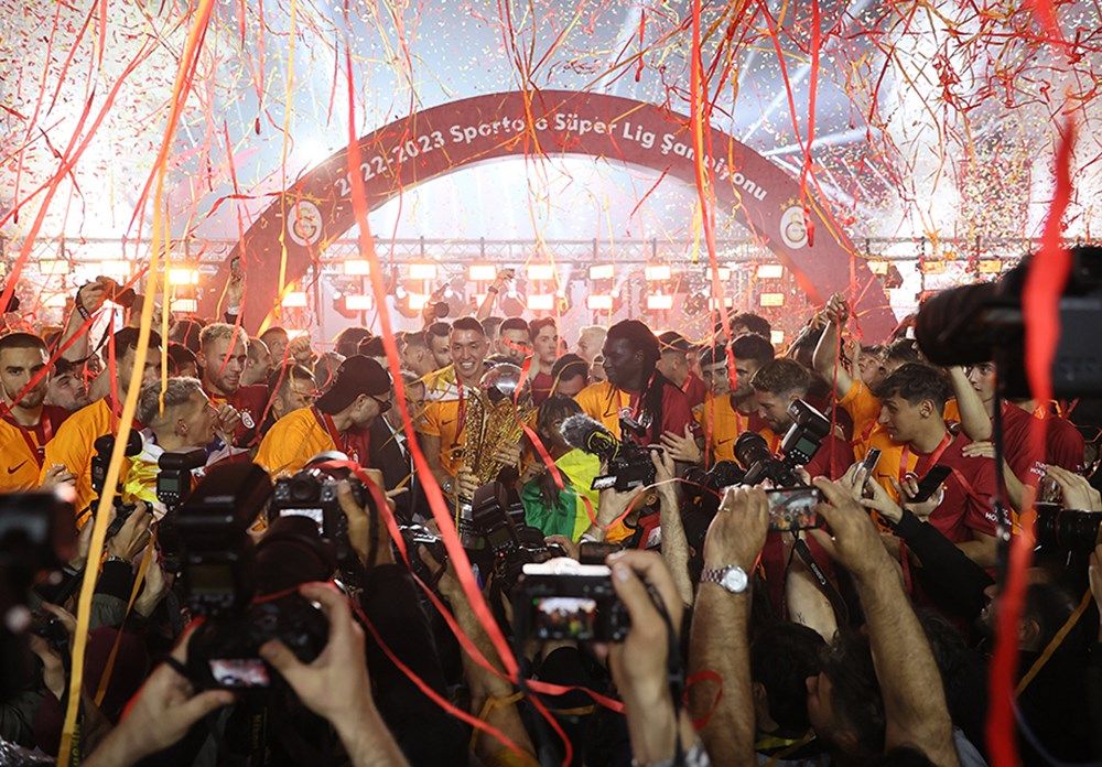 Şampiyon Galatasaray kupasına kavuştu! 14
