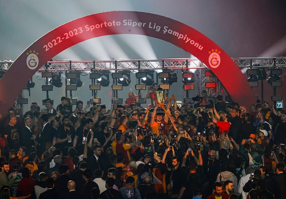 Şampiyon Galatasaray kupasına kavuştu! 4