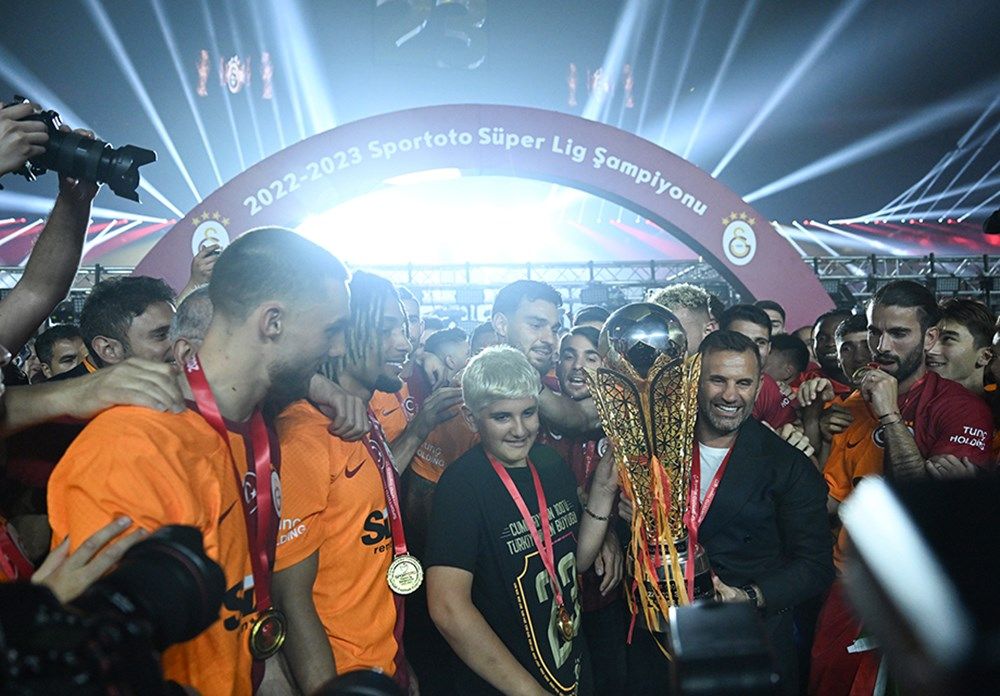 Şampiyon Galatasaray kupasına kavuştu! 6