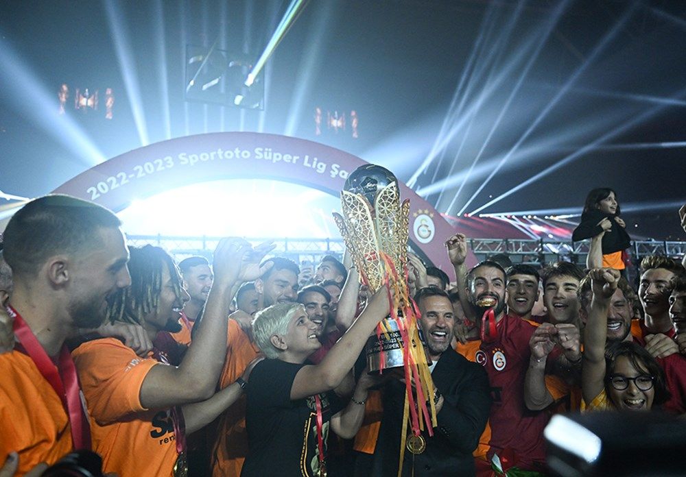 Şampiyon Galatasaray kupasına kavuştu! 7