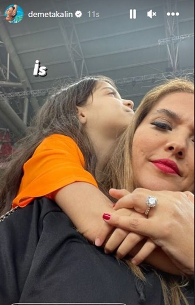 Galatasaraylı ünlülerin şampiyonluk coşkusu! Zaferi böyle kutladılar 7