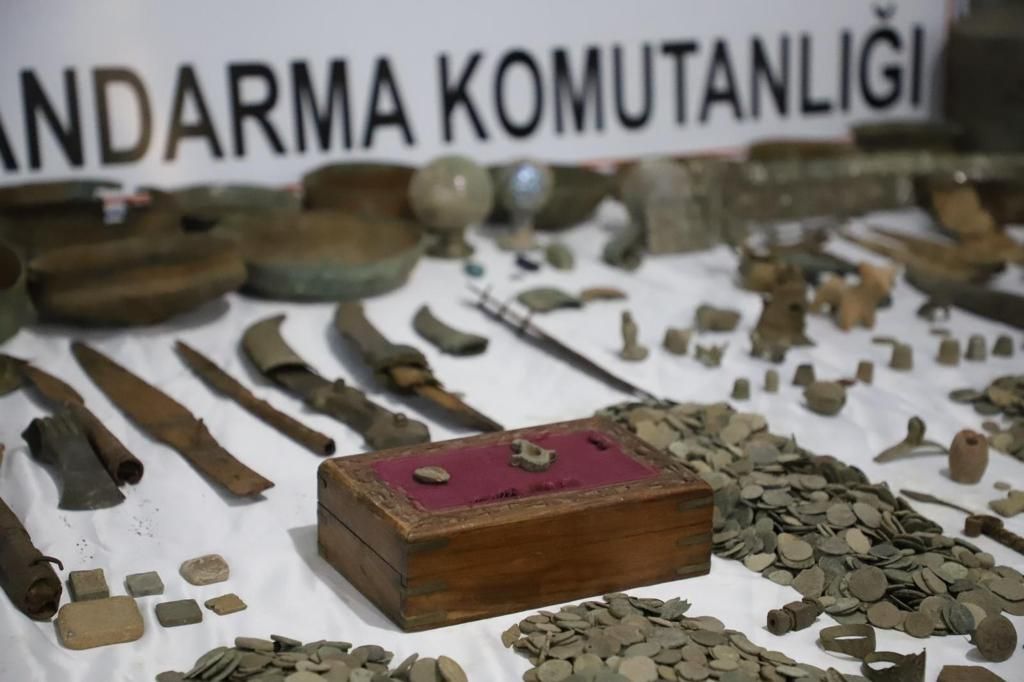 Jandarmayı şoke eden manzara! O evden tam 22 bin tarihi eser çıktı... 2