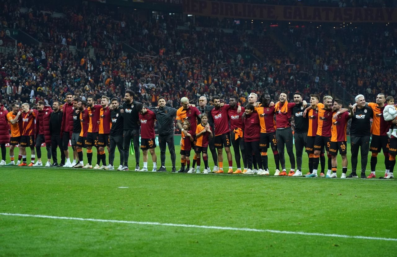 Galatasaray'da 5 isim takımdan ayrıldı! Transferde hareketli saatler 2