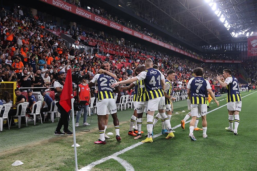 Fenerbahçe'nin yeni sezon forması görücüye çıktı! 1