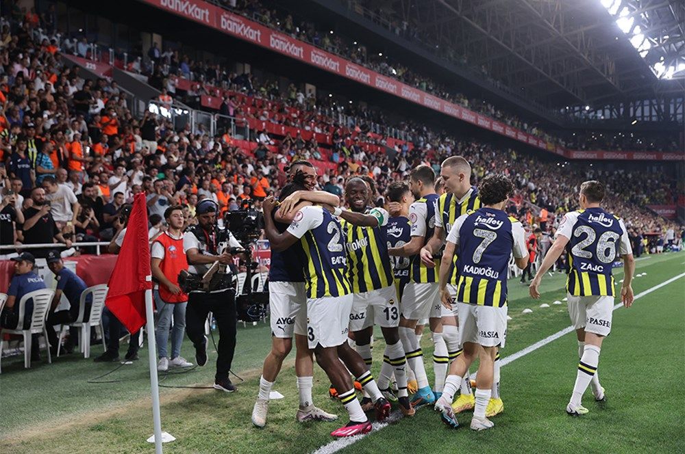 Fenerbahçe'nin yeni sezon forması görücüye çıktı! 2