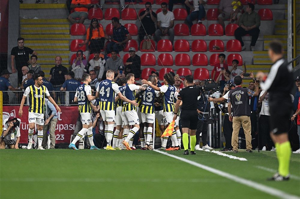 Fenerbahçe'nin yeni sezon forması görücüye çıktı! 3