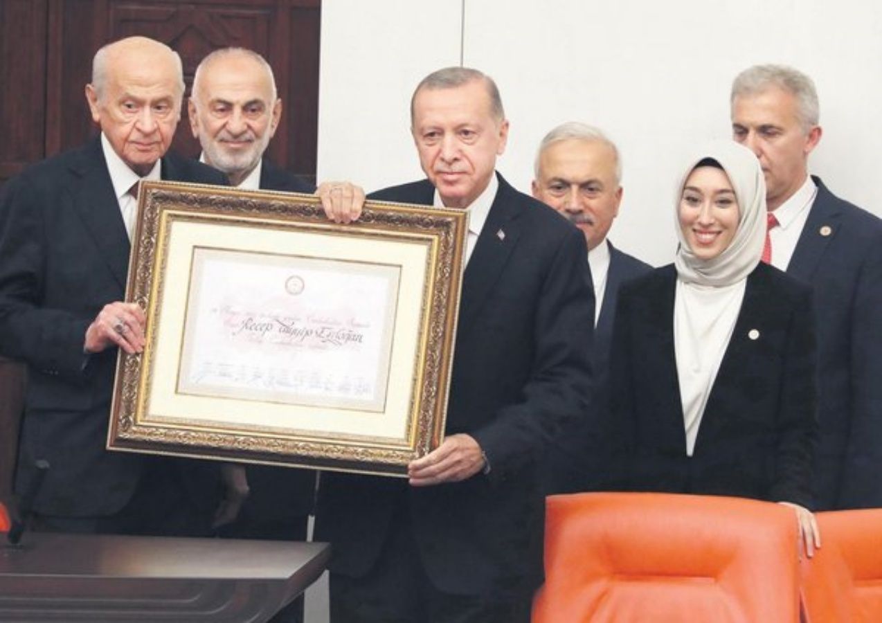 Cumhurbaşkanı Erdoğan'ın mazbatasındaki imzanın sırrı! "Gönülden 21 yıldır yazıyorum" 1