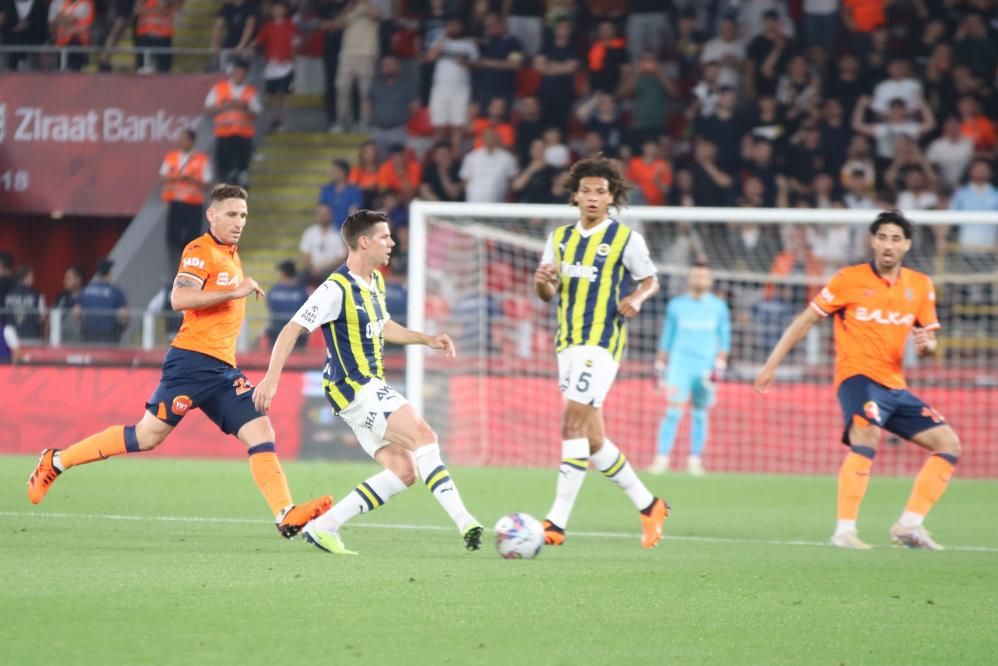 Jorge Jesus ayrılığını açıkladıktan sonra yeni forvet geliyor 6