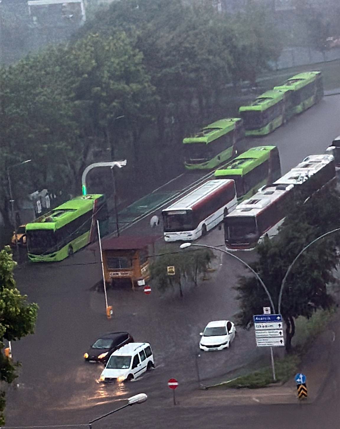 Samsun'da eğitime yağmur engeli! Yollar çöktü, evleri su bastı... 4