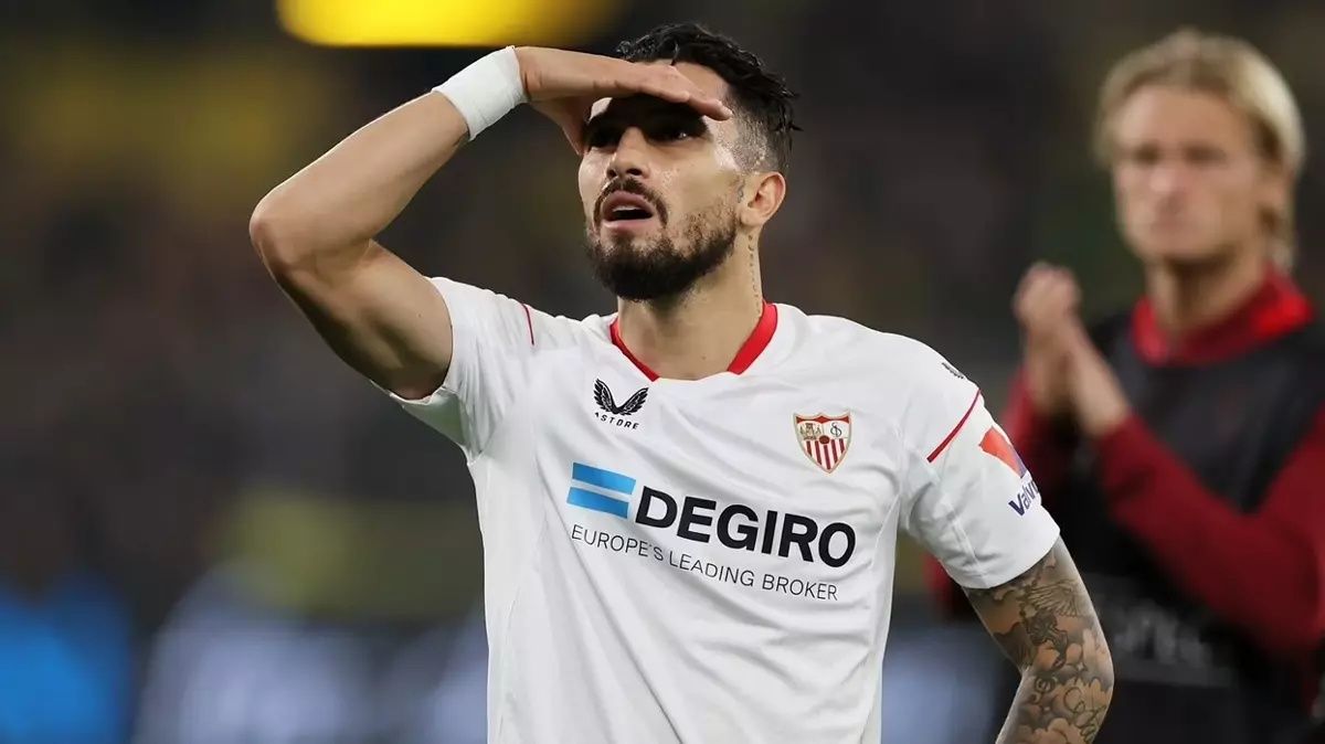 Okan Buruk listeyi yönetime verdi! İşte Galatasaray'da 5 sol bek adayı 7