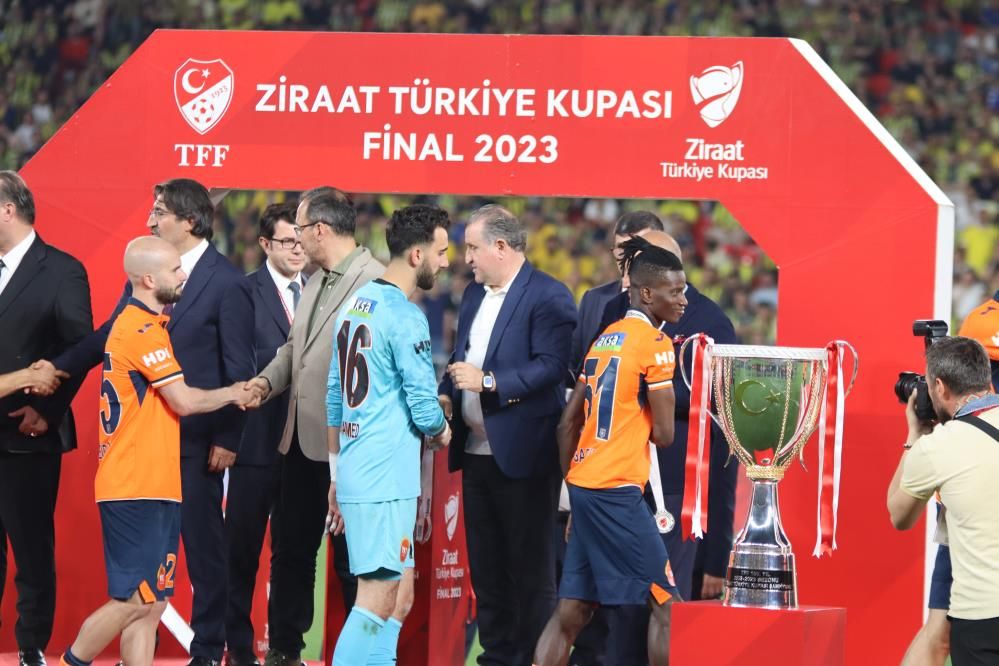Galatasaray'ı şampiyon yapmıştı! Şimdi Fenerbahçe'ye imza atıyor 1